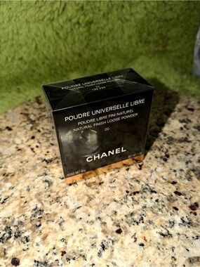 POUDRE UNIVERSELLE LIBRE
Natural Finish Loose Powder /20-medium light
